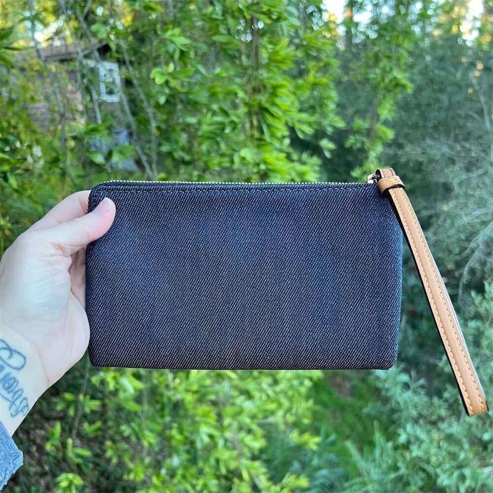 COACH Women's Large Corner Zip Phone Wallet Wristlet Denim Clutch Bag NWT
